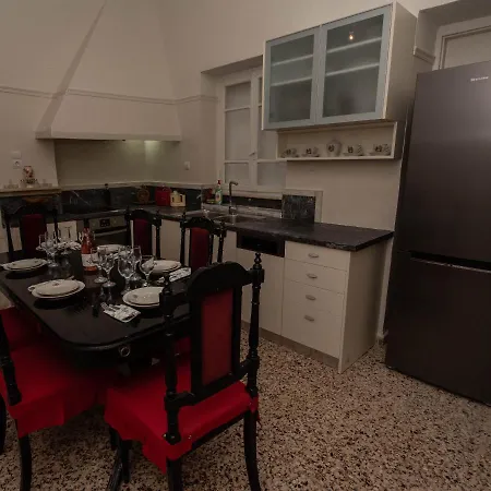 Reina House *