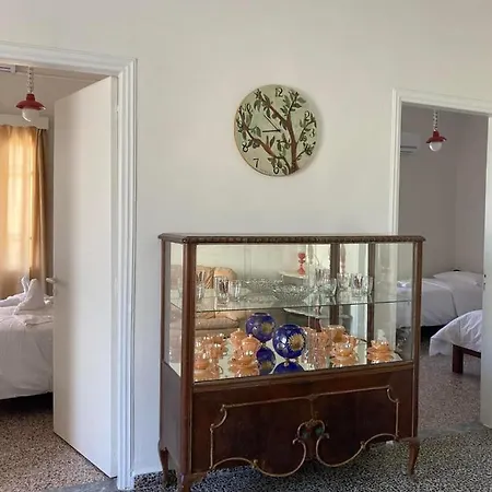 Holiday home Reina House *